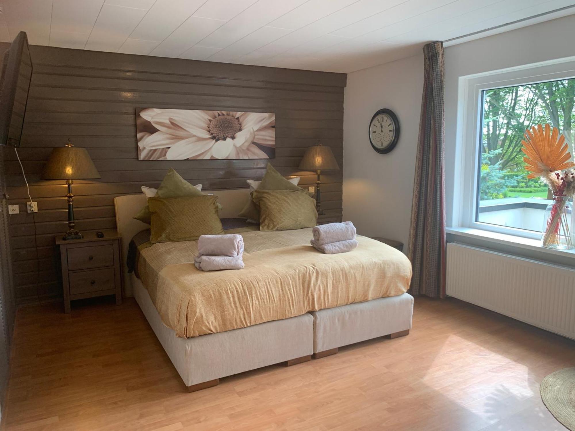 Comfortabele Familie Suite Met 2 Slk, Speelzolder, Balkon, Airco Den Ham Exteriör bild